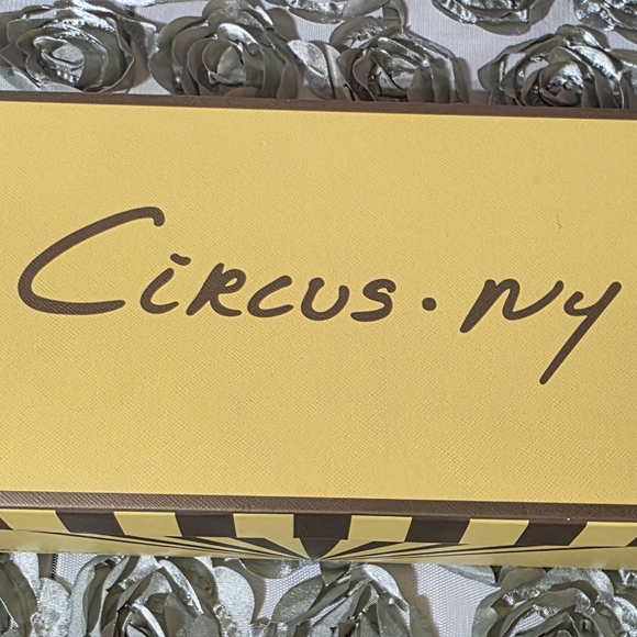 Circus by Sam Edelman White Women's Sandals - Picture 8 of 9